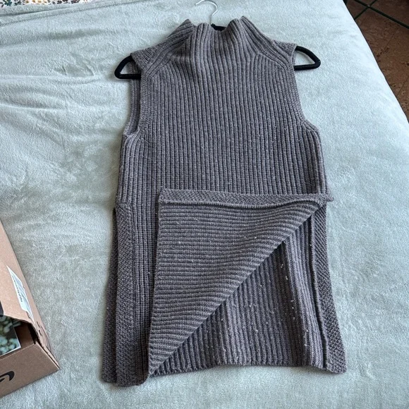 Wilfred Taupe Sleeveless Turtleneck Sweater - Picture 6 of 8